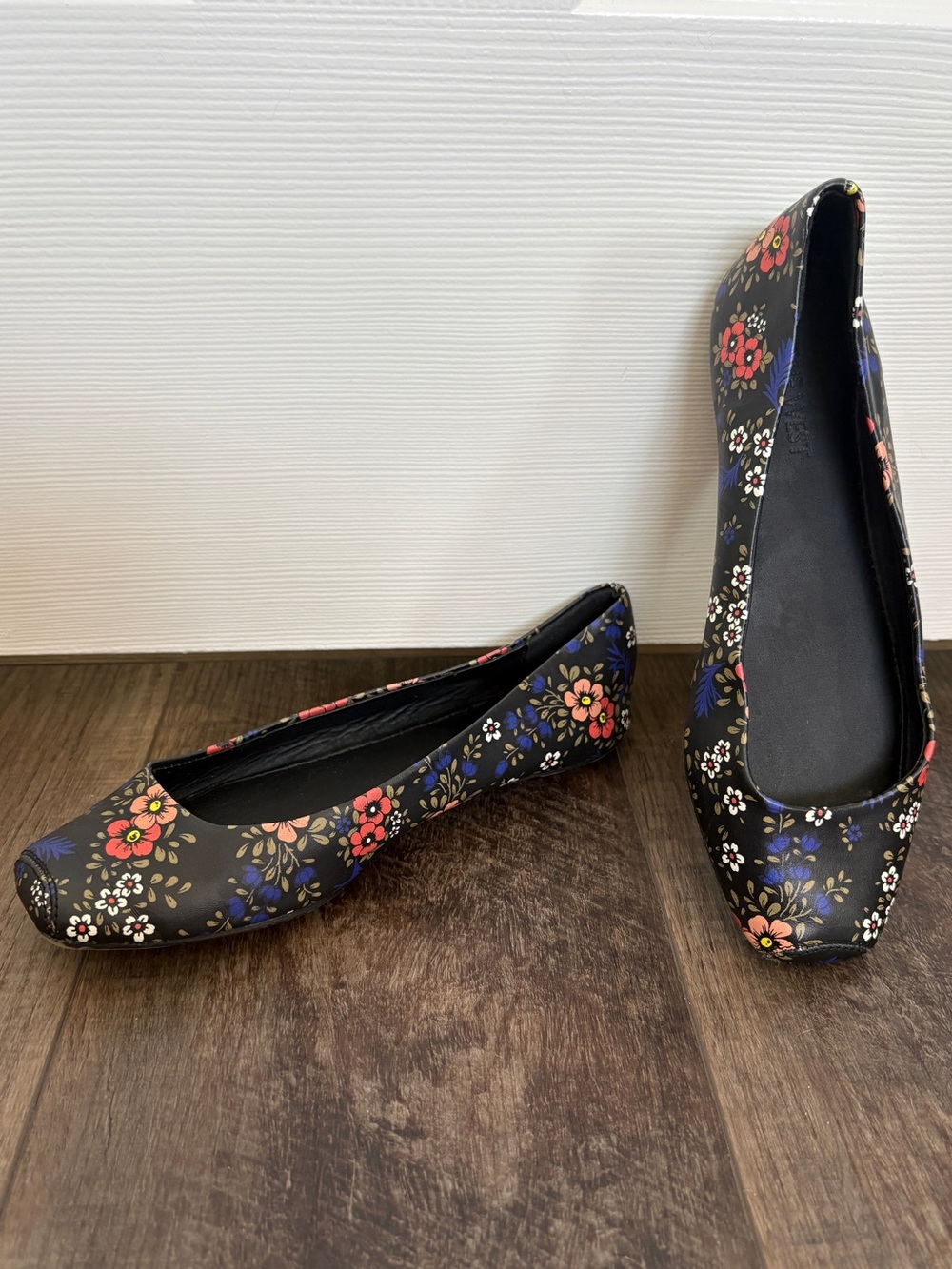 Nine West Floral Print Black Ballet Flats